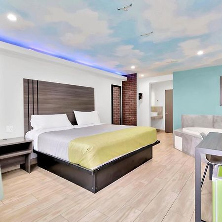 Exclusivo Inn And Suites Lakewood ภายนอก รูปภาพ