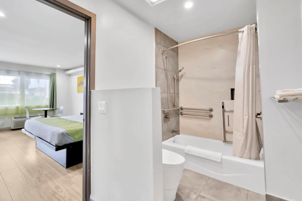 Exclusivo Inn And Suites Lakewood ภายนอก รูปภาพ