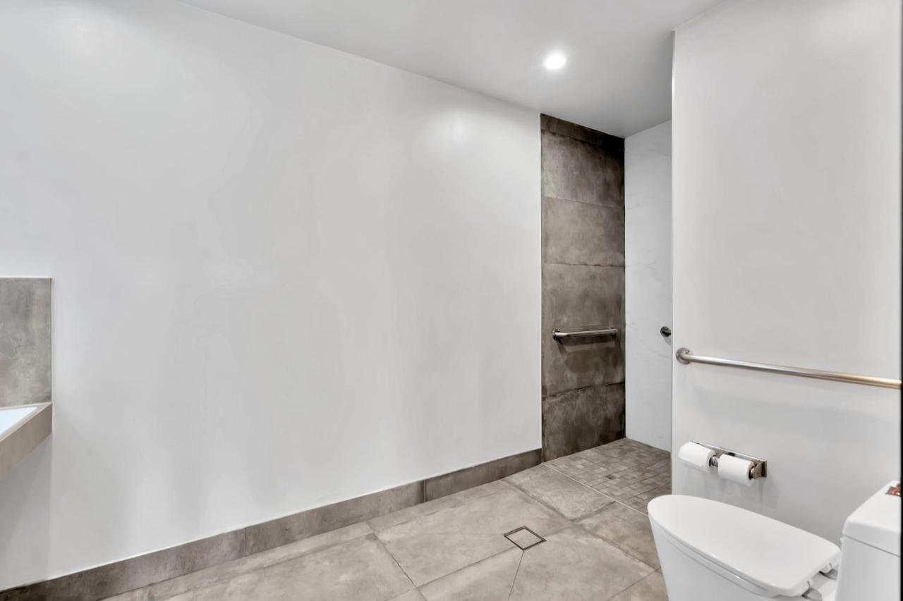 Exclusivo Inn And Suites Lakewood ภายนอก รูปภาพ