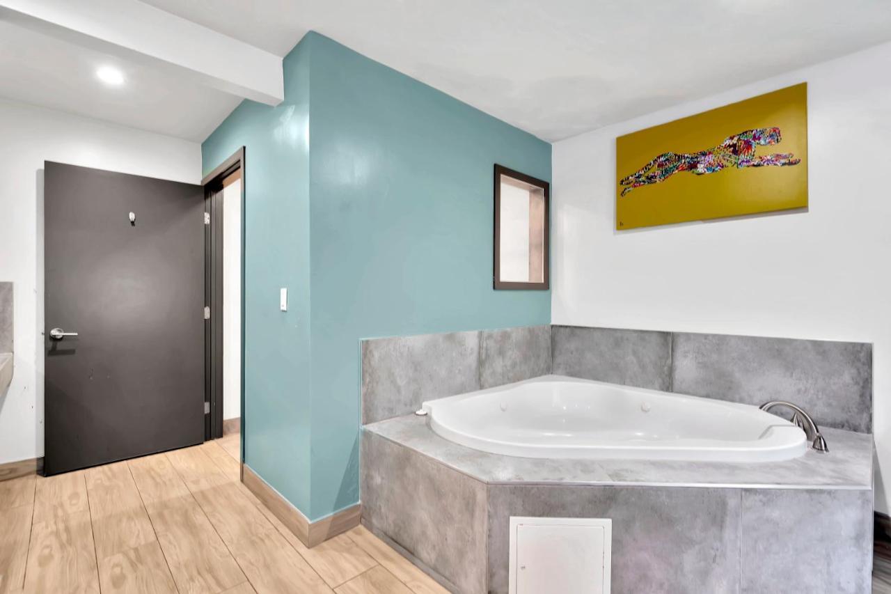 Exclusivo Inn And Suites Lakewood ภายนอก รูปภาพ
