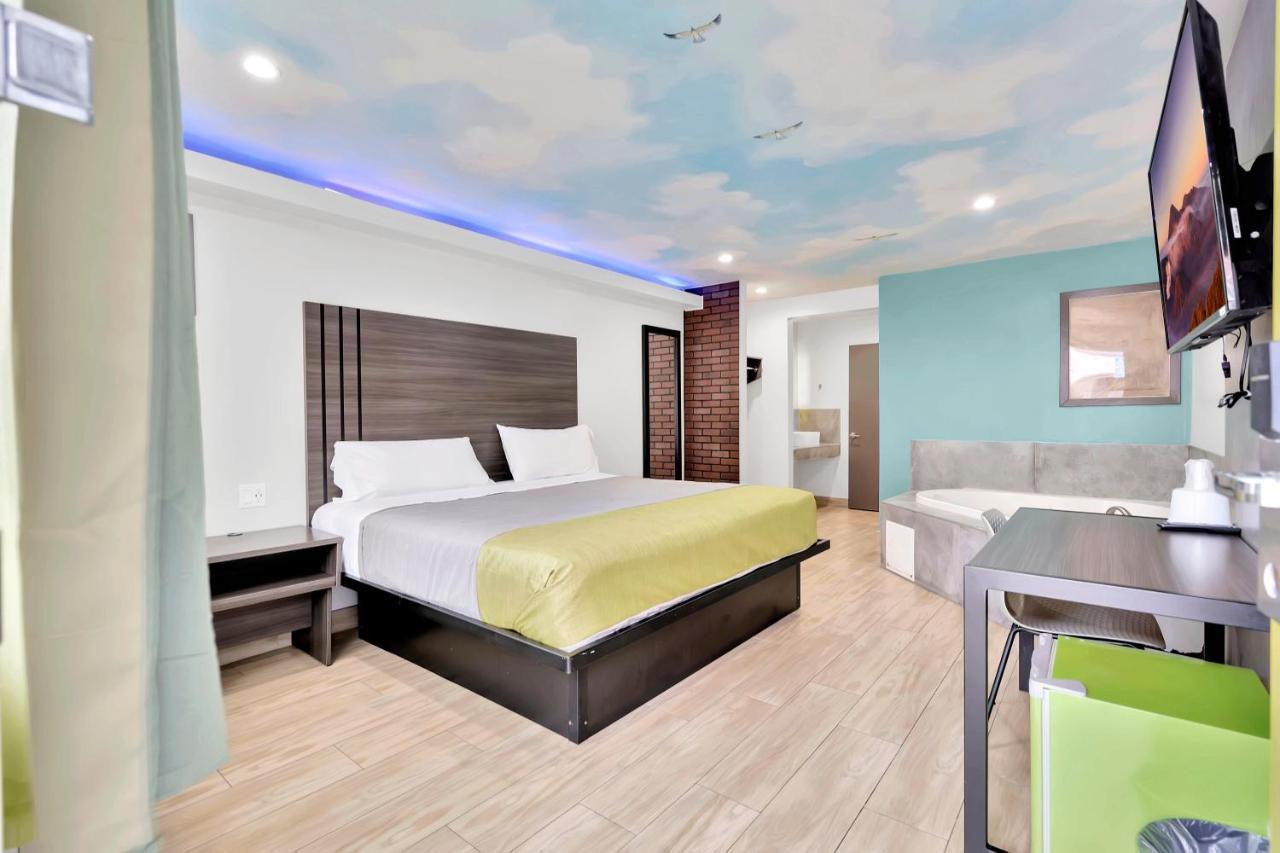 Exclusivo Inn And Suites Lakewood ภายนอก รูปภาพ