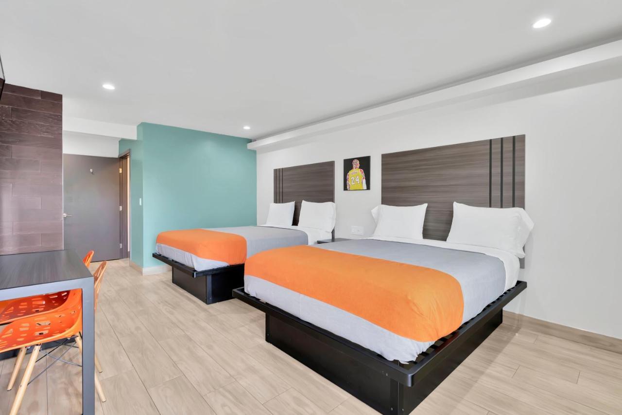 Exclusivo Inn And Suites Lakewood ภายนอก รูปภาพ